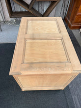 Load image into Gallery viewer, Stripped Oak Blanket Box