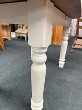 Load image into Gallery viewer, Solid Pine Oval Table