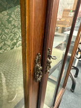 Load image into Gallery viewer, Edwardian Display Unit