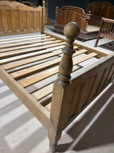 Load image into Gallery viewer, Kingsize Pine Bed