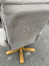 Load image into Gallery viewer, Comfy Lounge Chair