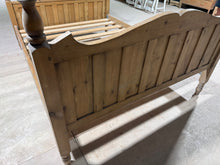Load image into Gallery viewer, Kingsize Pine Bed