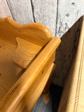 Load image into Gallery viewer, Solid Pine Washstand