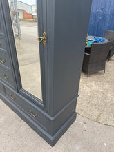 Load image into Gallery viewer, Compactum Wardrobe