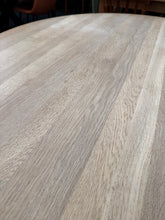 Load image into Gallery viewer, Oak Round Table