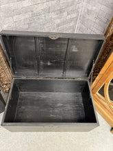 Load image into Gallery viewer, Blanket Box