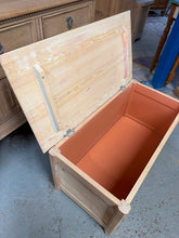 Load image into Gallery viewer, Stripped Blanket Box