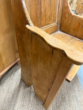 Load image into Gallery viewer, Vintage Lambing Chair