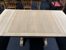 Load image into Gallery viewer, Extendable Oak Table