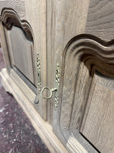 Load image into Gallery viewer, Oak Sideboard