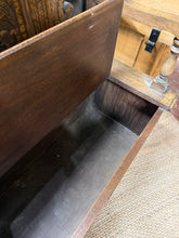 Load image into Gallery viewer, Carved Oak Settle