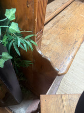 Load image into Gallery viewer, Old Pine Dresser