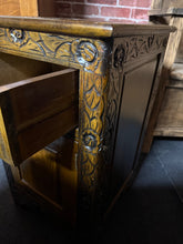 Load image into Gallery viewer, Oak Side Table