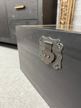 Load image into Gallery viewer, Blanket Box