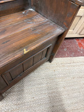 Load image into Gallery viewer, Lambing Chair