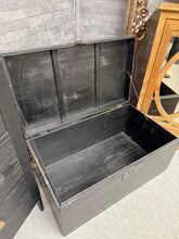 Load image into Gallery viewer, Blanket Box