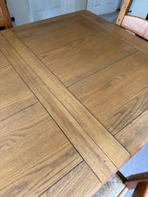 Load image into Gallery viewer, Oak Extendable Table