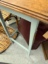Load image into Gallery viewer, Oak Side Table