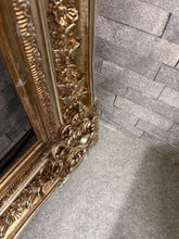 Load image into Gallery viewer, Antique Style Frame