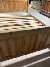 Load image into Gallery viewer, Kingsize Pine Bed