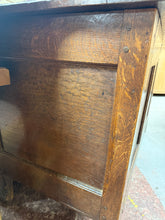 Load image into Gallery viewer, Oak Coffer