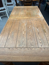 Load image into Gallery viewer, Extendable Dining Table
