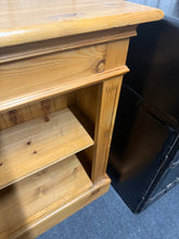Load image into Gallery viewer, Pine Bookcase