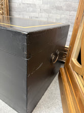 Load image into Gallery viewer, Blanket Box