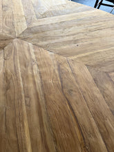 Load image into Gallery viewer, Large Oval Table