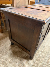 Load image into Gallery viewer, Oak Blanket Box