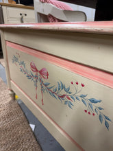 Load image into Gallery viewer, Solid Pine Blanket Box