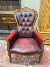Load image into Gallery viewer, This beautiful Victorian-style oxblood armchair is sturdy and well-maintained. It shows some minor signs of use, but nothing significant. With a bit of polishing, it will look as good as new.
Overall Dimensions
approx : 67cm wide x 47cm deep x 105cm high
DELIVERY AVAILABLE
For our other items see our website https://fossewayfurniture.co.uk
collection from our shop at cv36, our collection zone at bs36 or otherwise delivery is available\