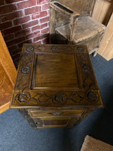 Load image into Gallery viewer, Oak Side Table