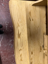 Load image into Gallery viewer, Pine Dressing Table