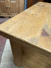 Load image into Gallery viewer, Planked Blanket Box