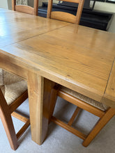 Load image into Gallery viewer, Oak Extendable Table