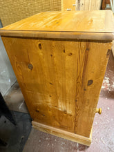 Load image into Gallery viewer, Pine Bedside