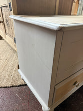 Load image into Gallery viewer, Two Tone Blanket Box