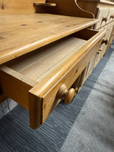 Load image into Gallery viewer, Solid Pine Washstand