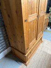 Load image into Gallery viewer, Solid Pine Wardrobe