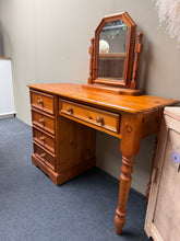 Load image into Gallery viewer, Pine Dressing Table