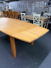Load image into Gallery viewer, Extendable Dining Table