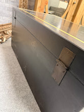 Load image into Gallery viewer, Blanket Box