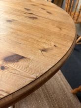 Load image into Gallery viewer, Round Pine Table