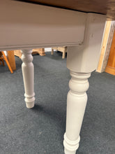 Load image into Gallery viewer, Solid Pine Oval Table