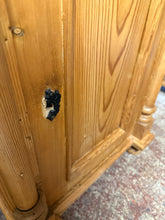 Load image into Gallery viewer, Vintage Pine Desk