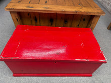 Load image into Gallery viewer, Retro Blanket Box