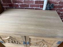Load image into Gallery viewer, Oak Drinks Cabinet