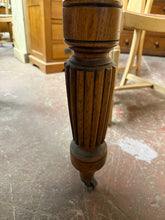 Load image into Gallery viewer, Victorian Scrub Top Table