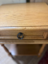 Load image into Gallery viewer, Oak Side Table
